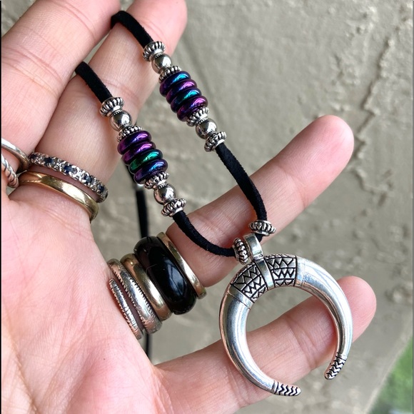 Lunula crecent up side down moon horn necklace - Picture 2 of 11